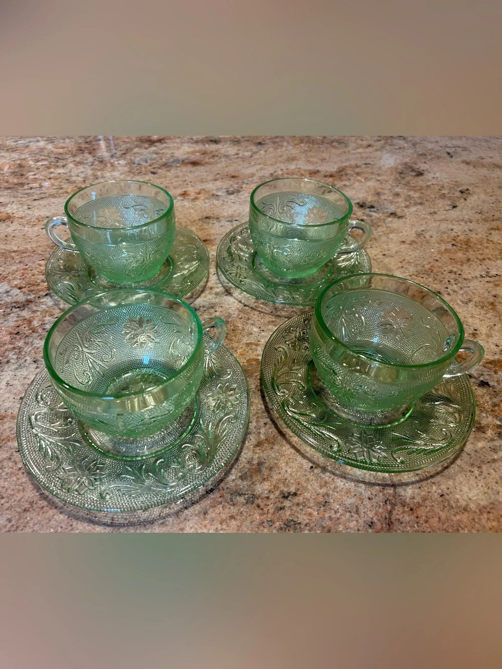 Chantilly Green Sandwich Pattern Vtg Pressed Glass 8oz Cups &  Saucers Set of 4.